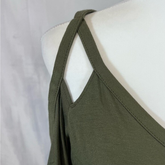 Olive green cutout off shoulder short sleeve top size large - Picture 3 of 6